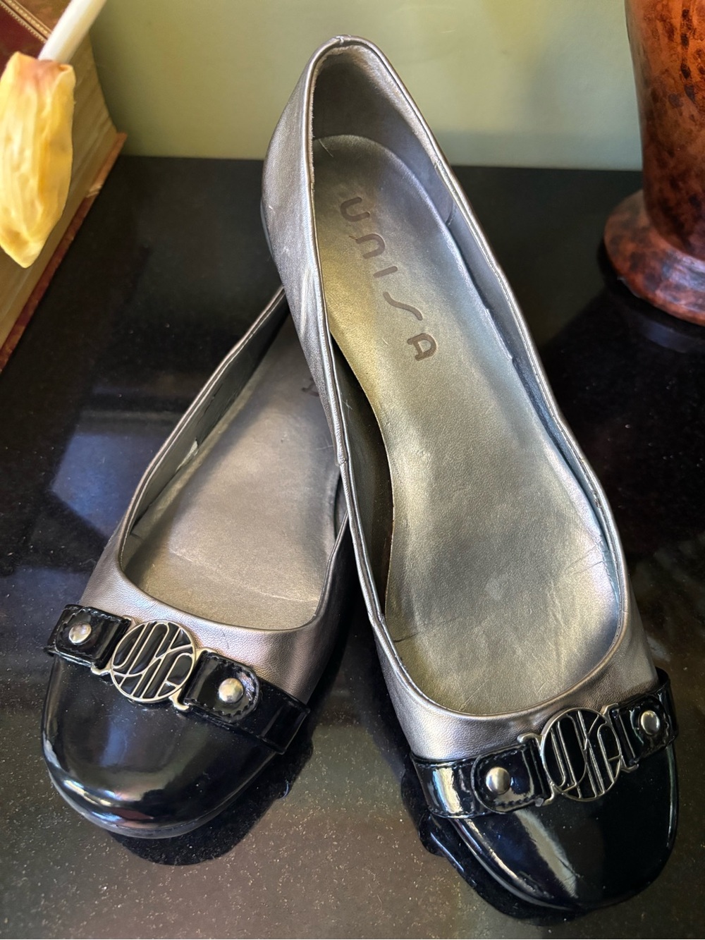 Like New Unisa Black Patent & Silver Flats with Decorative Emblem 8.5 M